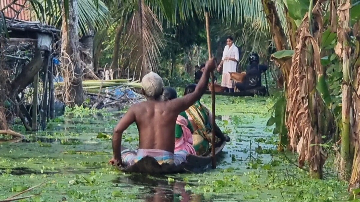 চলছে কাজ, থেমে নেই দুর্ভোগ: ভবদহের বাস্তব চিত
