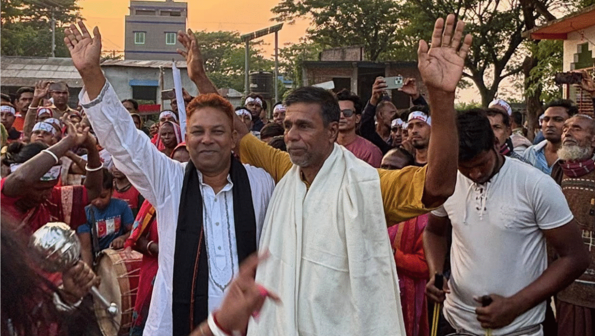 যশোর-৫ আসন উলুধ্বনি ও ঢাকের তালে মিন্টুকে বরণ করে নিলেন মতুয়া সম্প্রদায় হাজারো নারী-পুরুষ